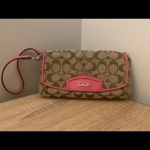 Auth. Coach Signature wristlet - Salmon Pink